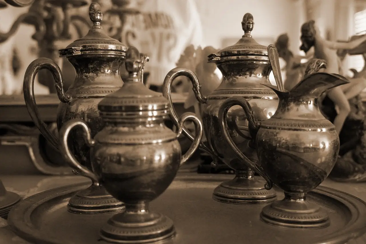 Argento annerito? Ecco il metodo naturale che lo fa splendere in un minuto senza fatica