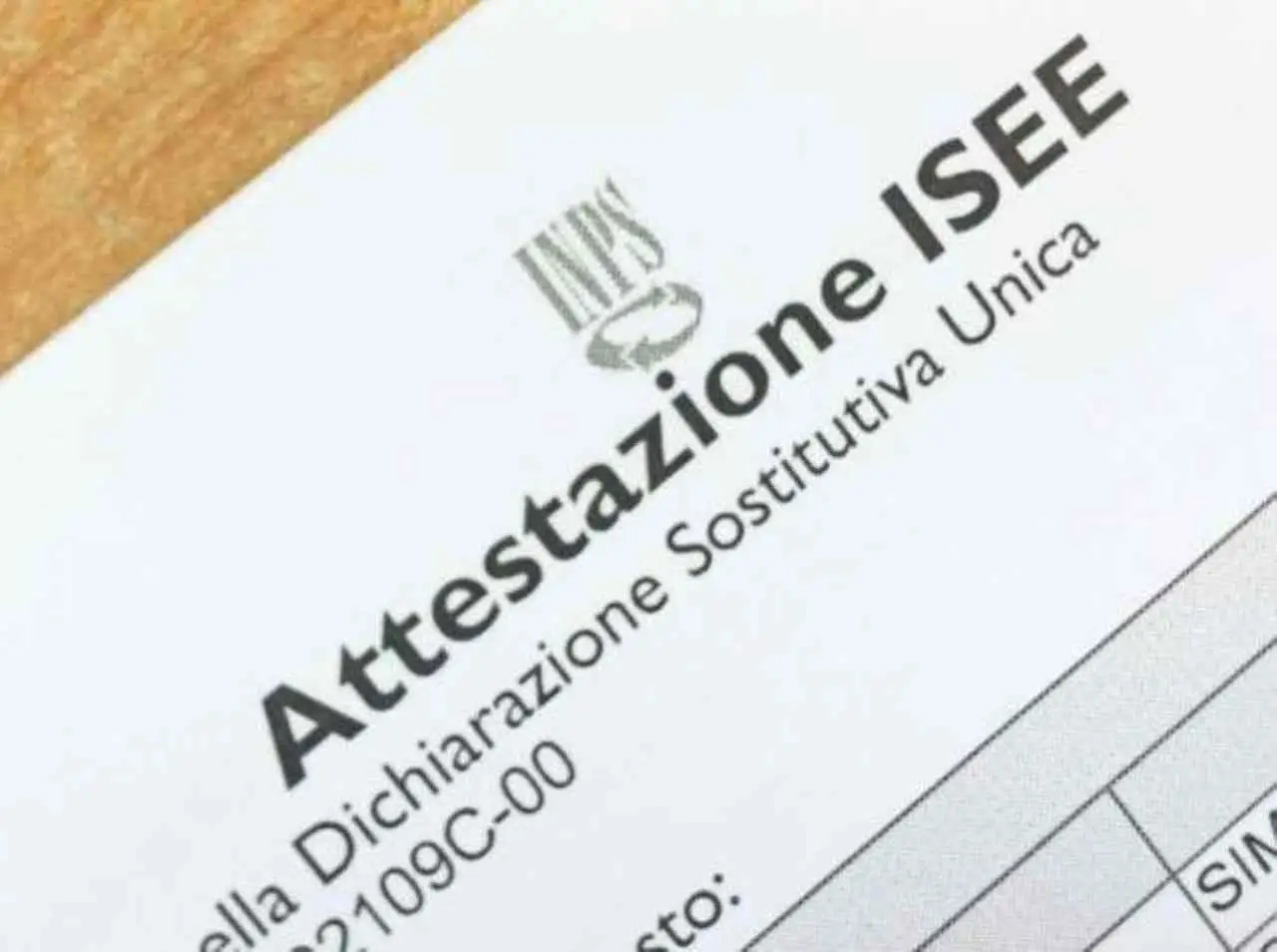 Attenzione al tuo ISEE: se supera questa soglia non avrai la carta dedicata a te