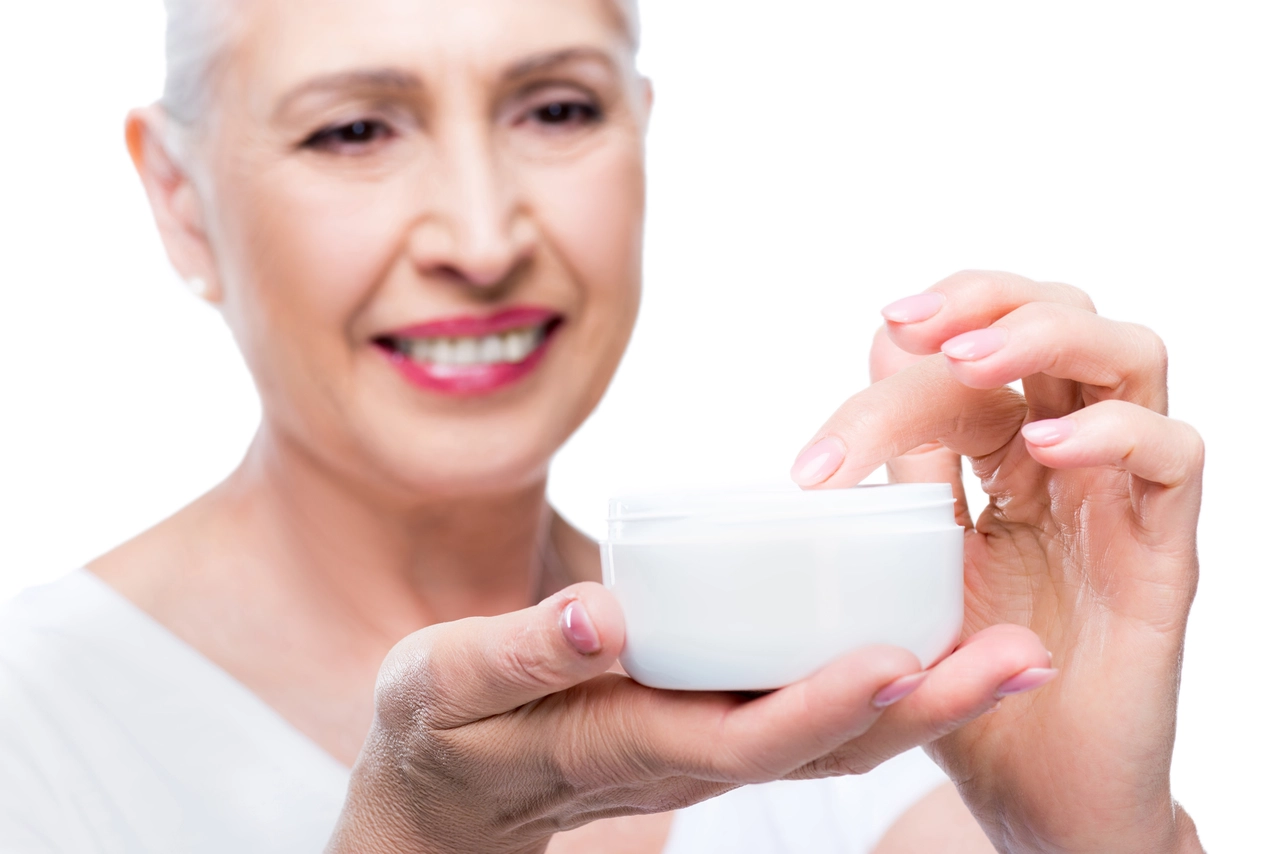Pelle secca dopo l’estate, cosa fare? Il trucco della nonna per nutrirla con un solo ingrediente