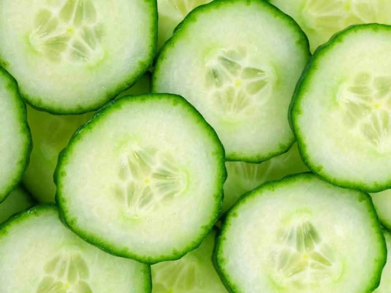 Occhiaie e borse sotto gli occhi, come eliminarle? Ecco il segreto che non è il cetriolo