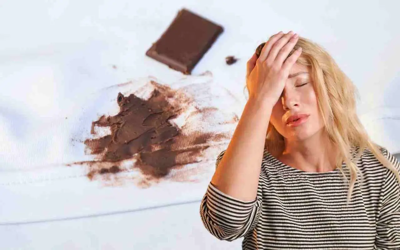 Come si fa a togliere le macchie di cioccolato dai vestiti dei bambini? Il trucco per non allargarle