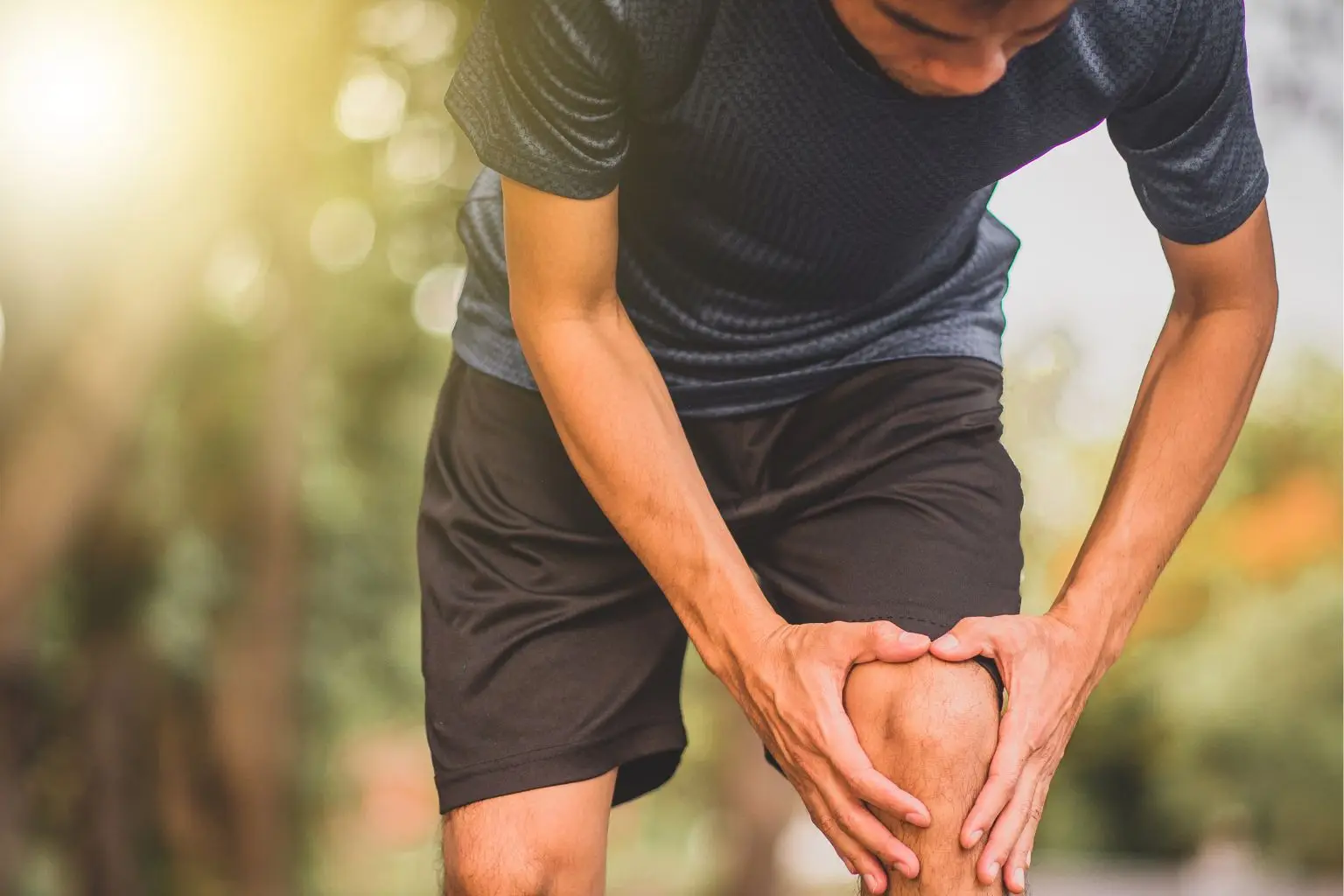 Hai le ginocchia rovinate dall’artrosi? Ecco gli esercizi che puoi fare senza peggiorare il dolore